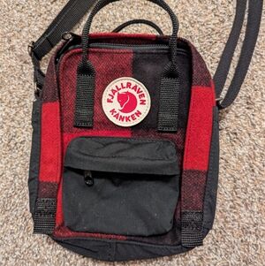 NWOT Fjällräven Mini Kånken Sling - Red And Black Flannel